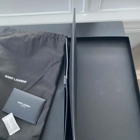 Saint Laurent NIB Medium Uptown Pebbled Leather pouch - Picture 9 of 14